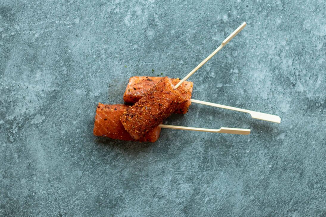 Zalmspiesje met citroenpeper