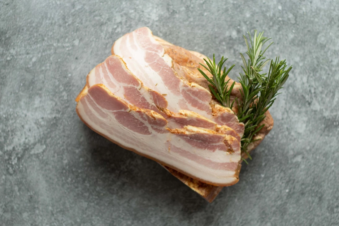 Huisgemaakt barbecuespek